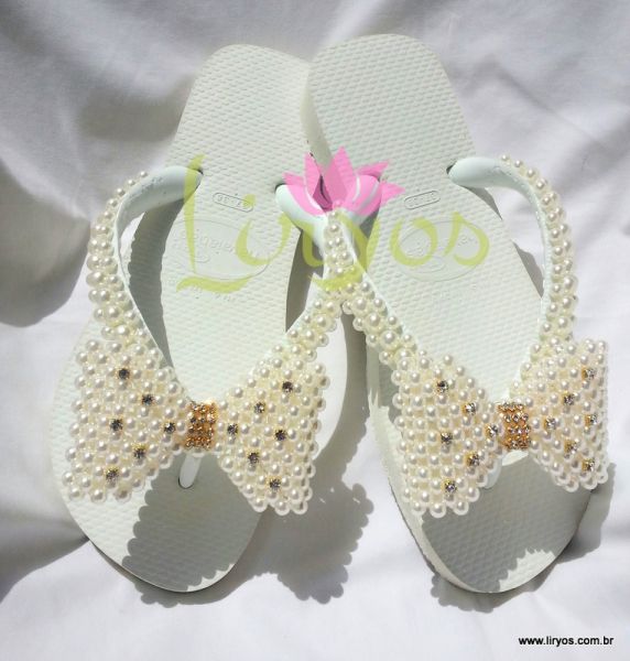 Alium branco com pontos de strass